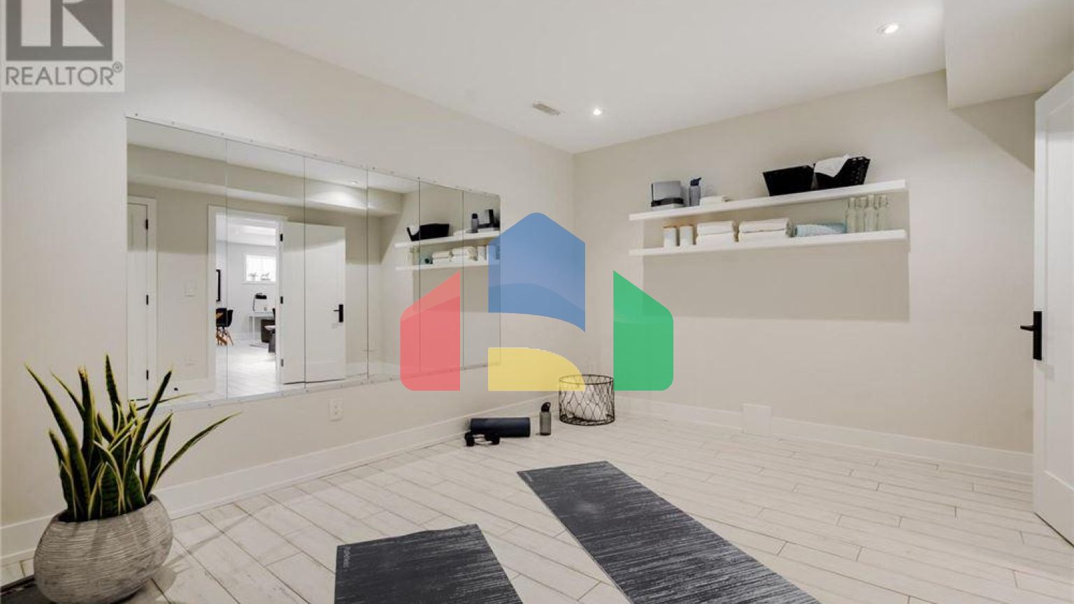 Residential - Single Family Home - Toronto, Canada - Canada