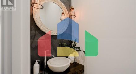 Residential - Single Family Home - Toronto, Canada - Canada