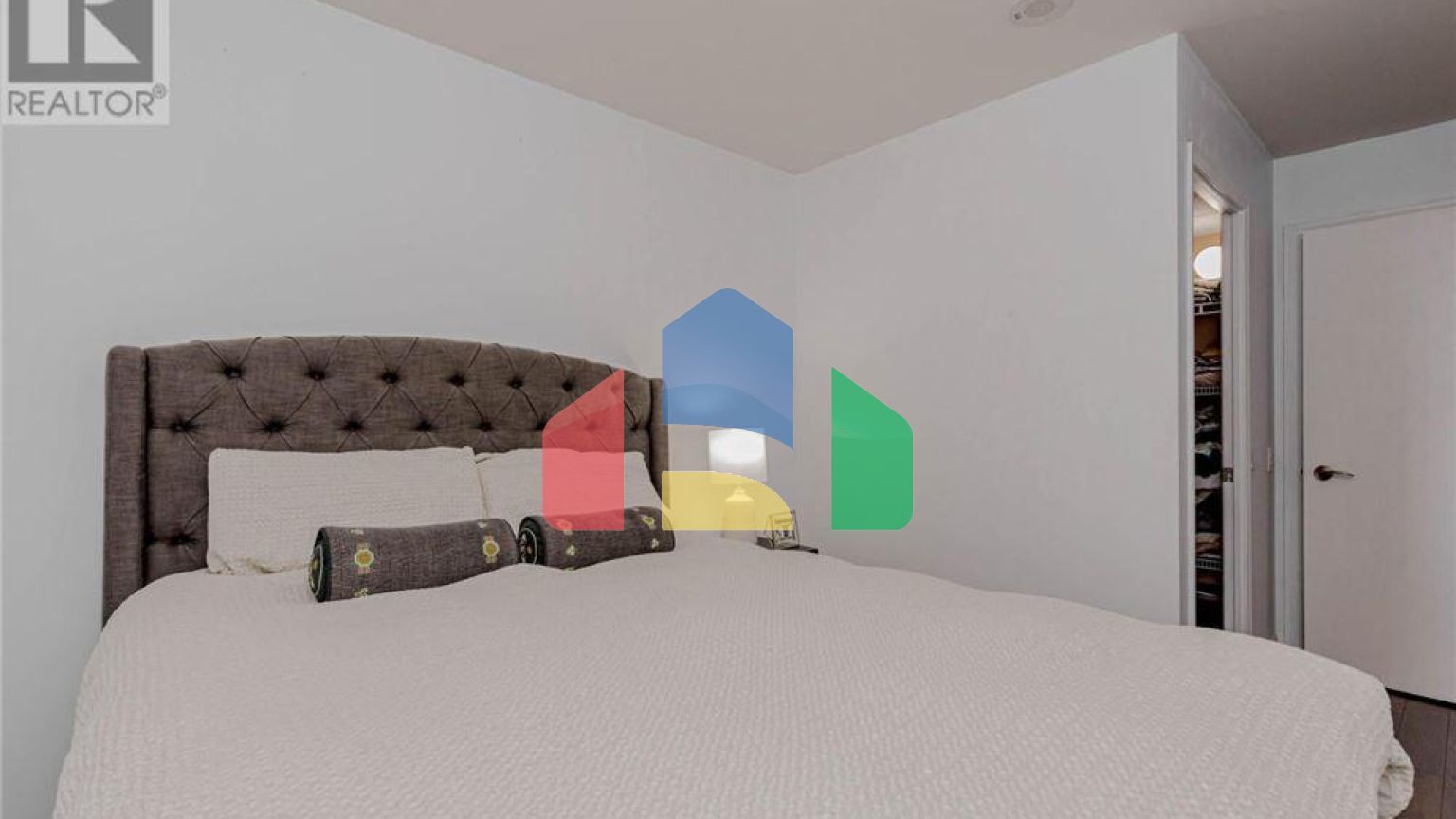 Residential - Condo/Apartment - Toronto, Canada - Canada