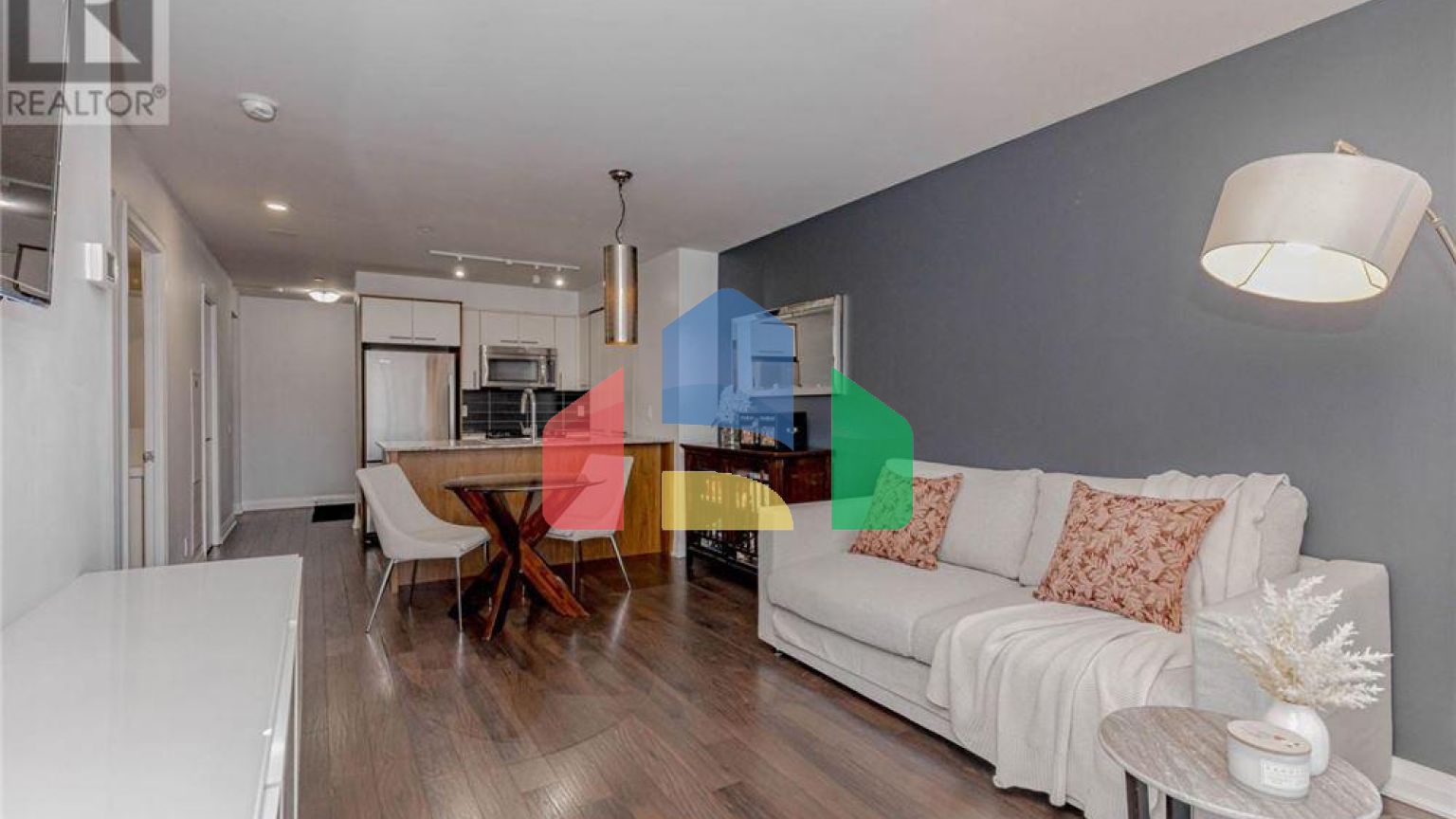 Residential - Condo/Apartment - Toronto, Canada - Canada