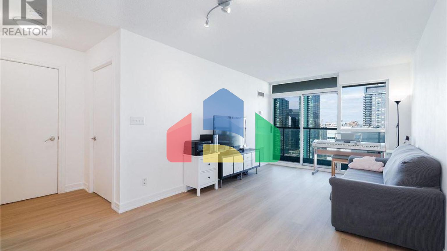 Residential - Single Family Home - Toronto, Canada - Canada