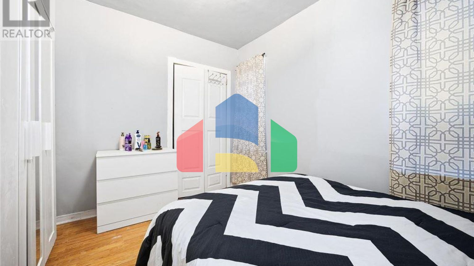 Residential - Single Family Home - Toronto, Canada - Canada