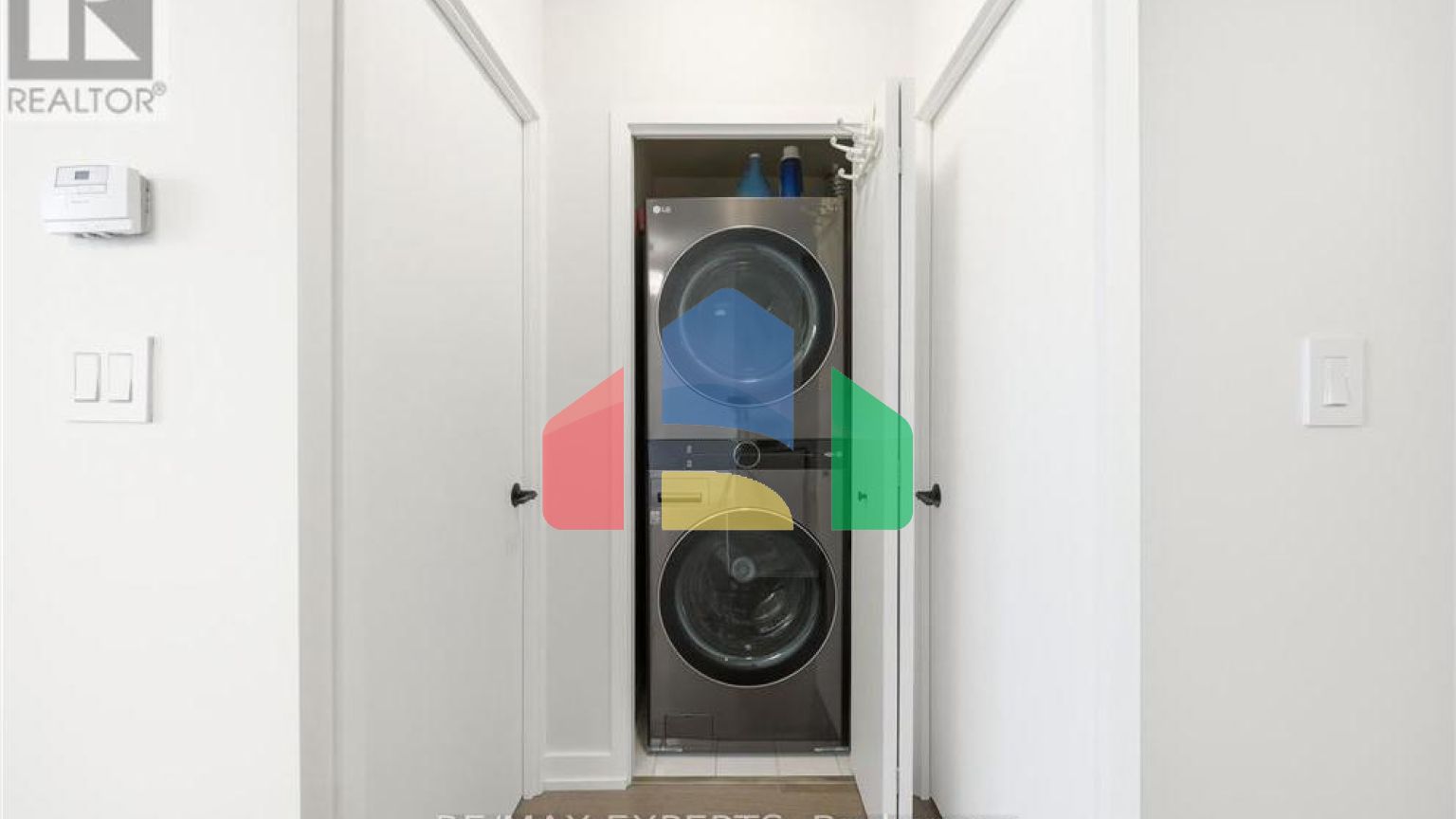 Residential - Single Family Home - Toronto, Canada - Canada