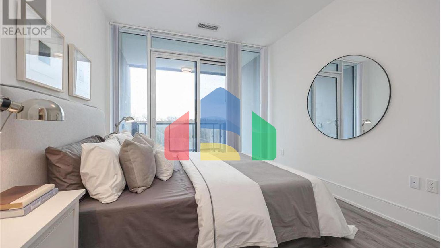 Residential - Condo/Apartment - Toronto, Canada - Canada