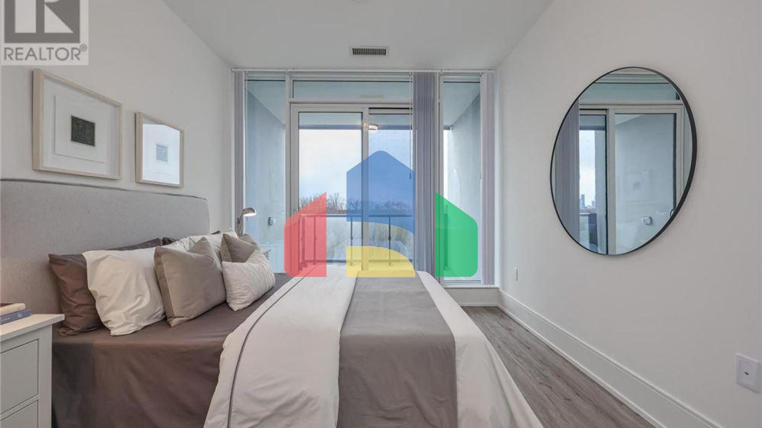 Residential - Condo/Apartment - Toronto, Canada - Canada