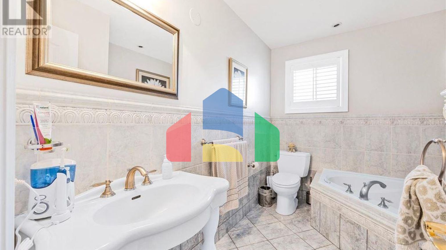 Residential - Single Family Home - Toronto, Canada - Canada