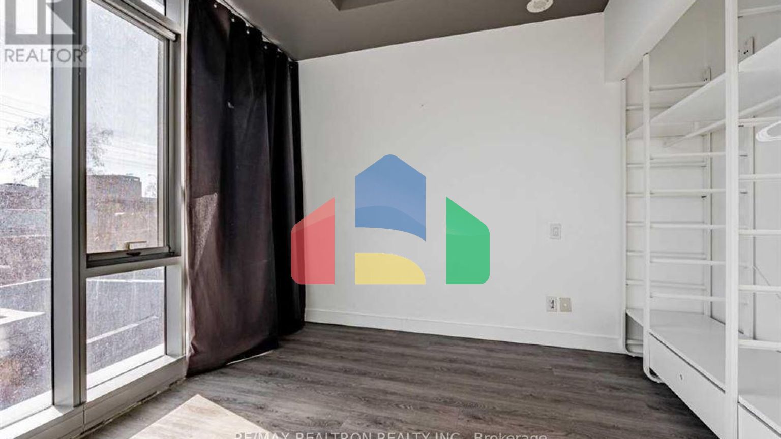 Residential - Single Family Home - Toronto, Canada - Canada