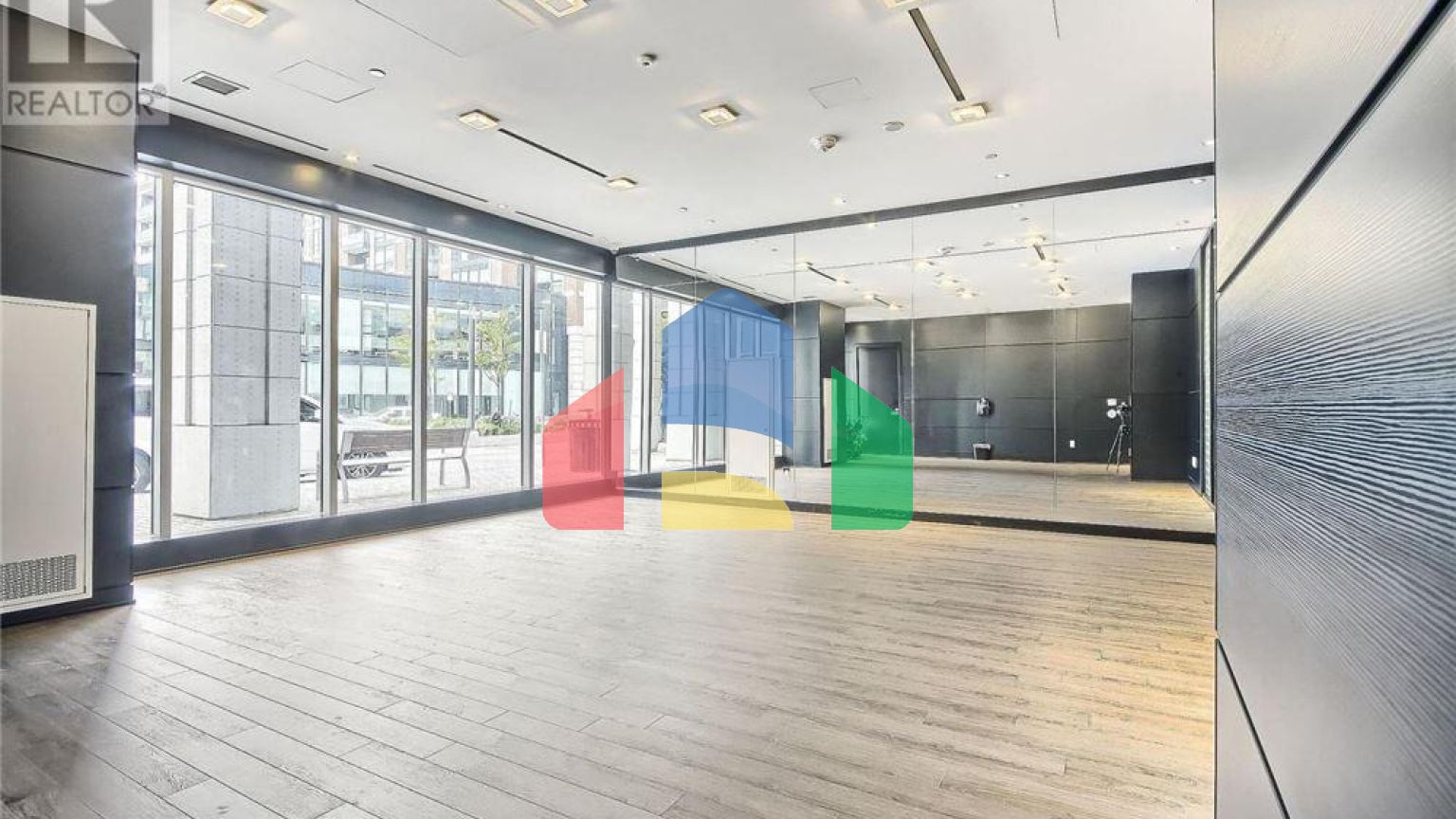 Residential - Single Family Home - Toronto, Canada - Canada