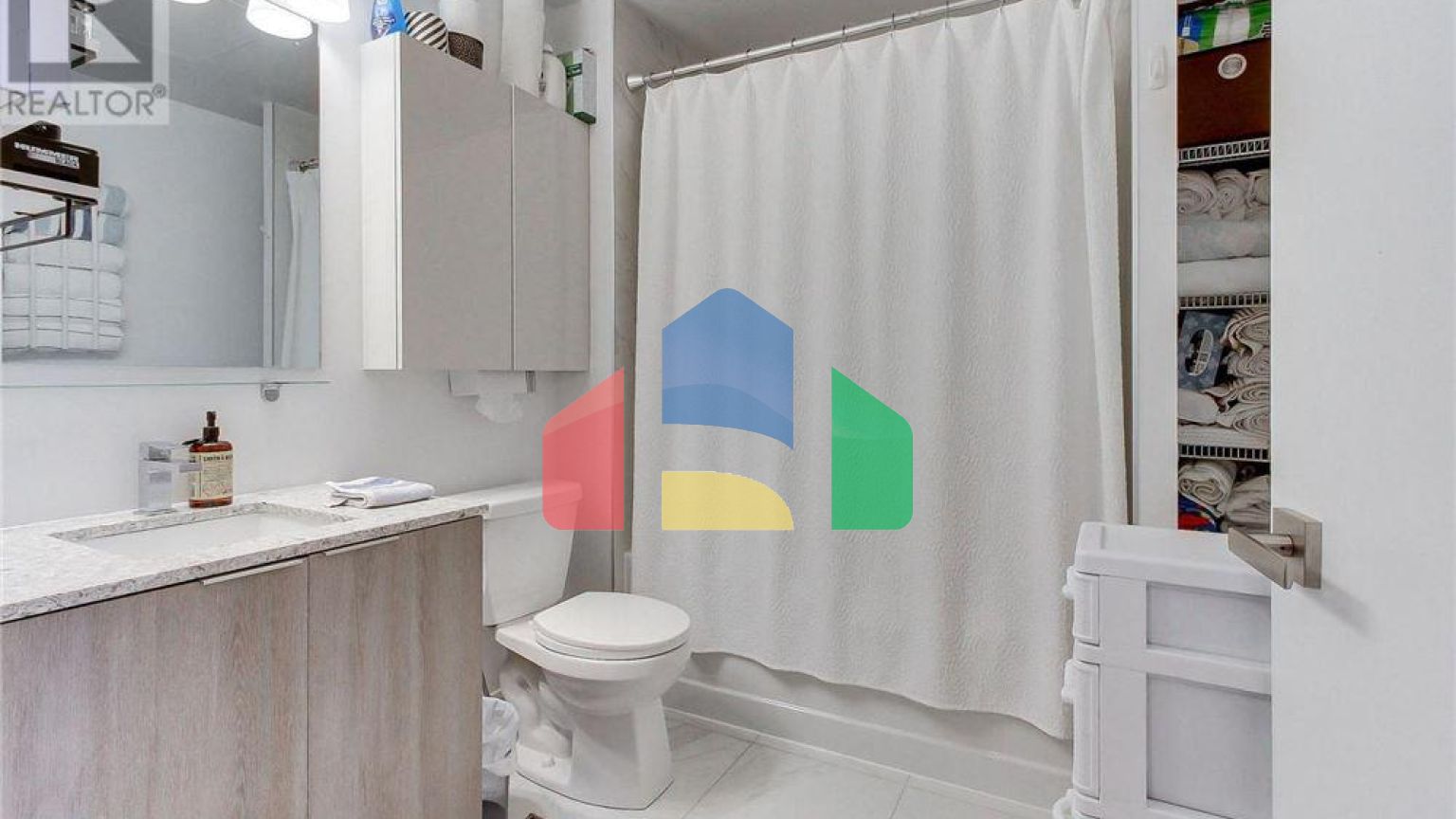 Residential - Single Family Home - Toronto, Canada - Canada