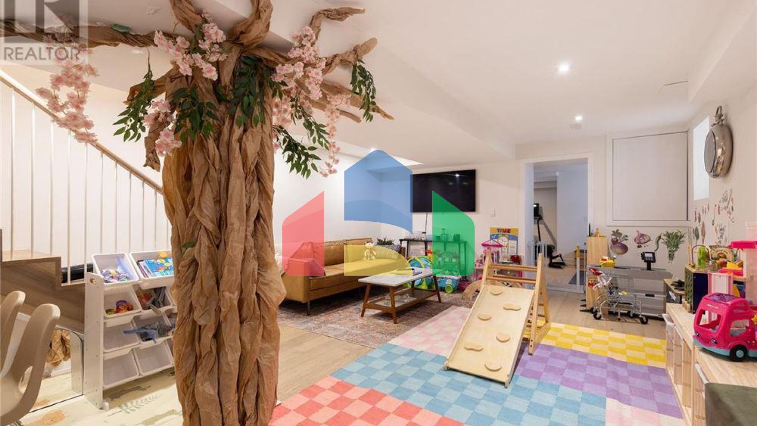 Residential - Single Family Home - Toronto, Canada - Canada