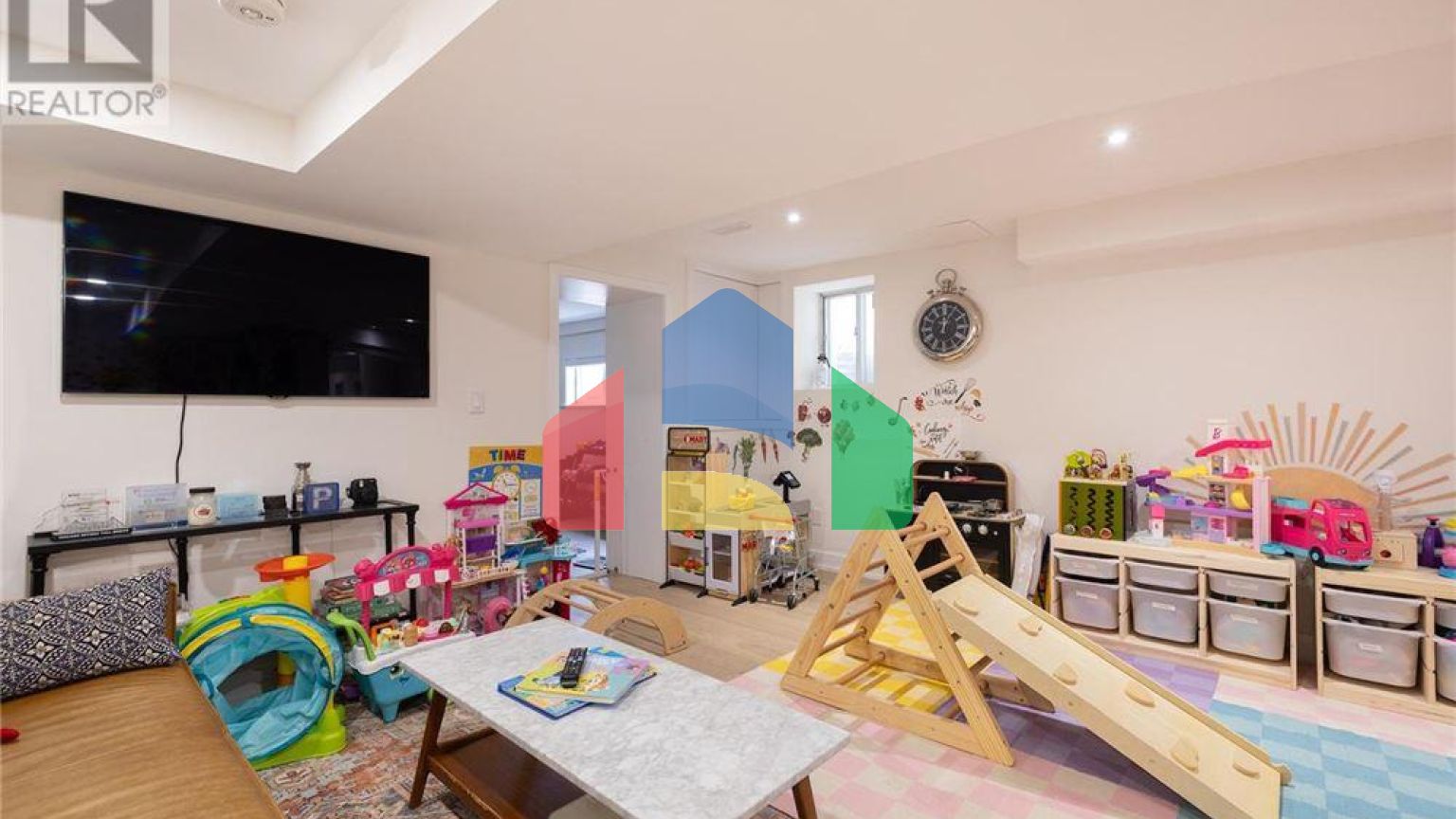 Residential - Single Family Home - Toronto, Canada - Canada