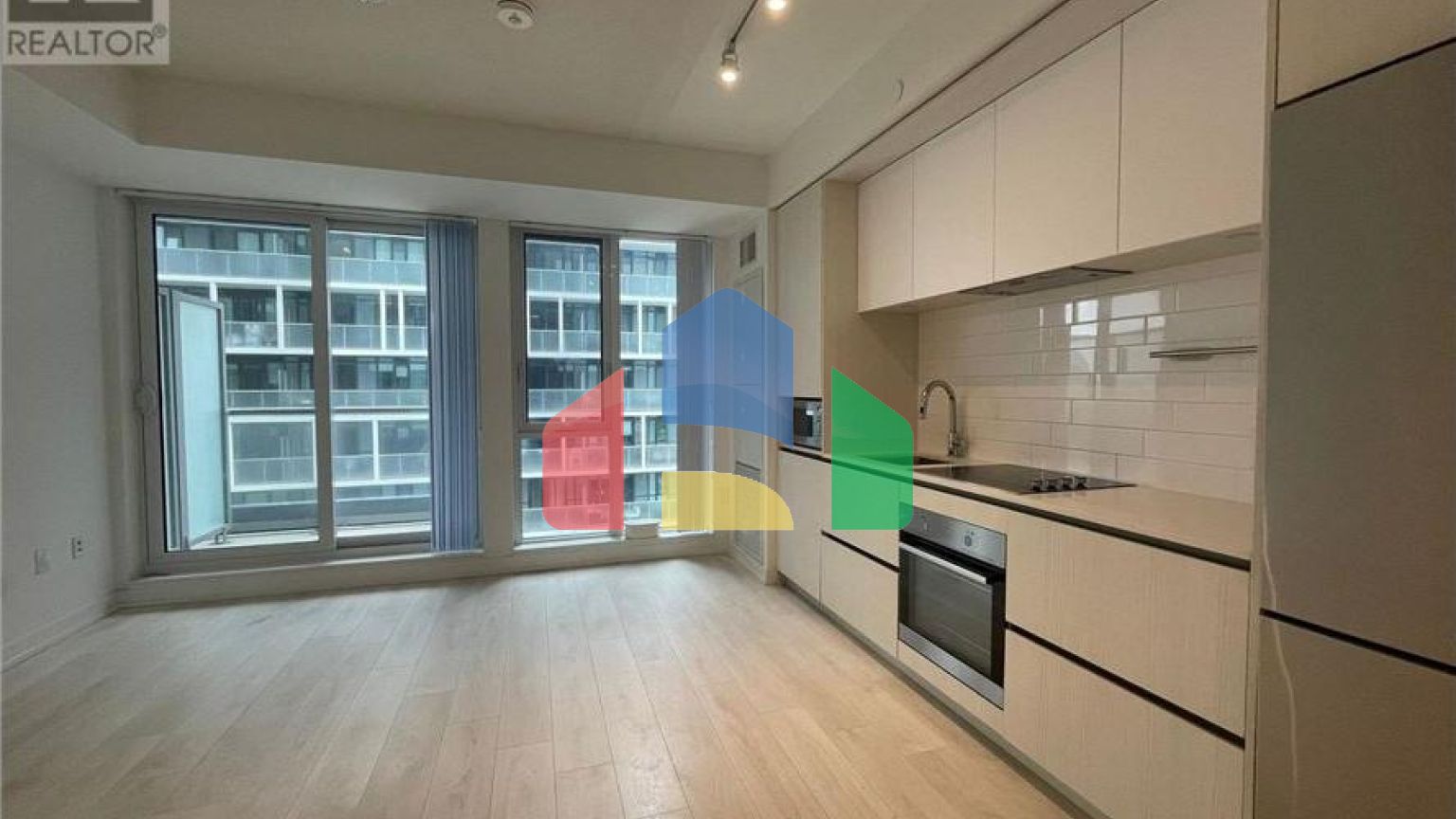 Residential - Single Family Home - Toronto, Canada - Canada