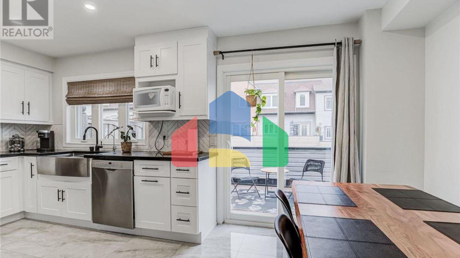 Residential - Single Family Home - Toronto, Canada - Canada