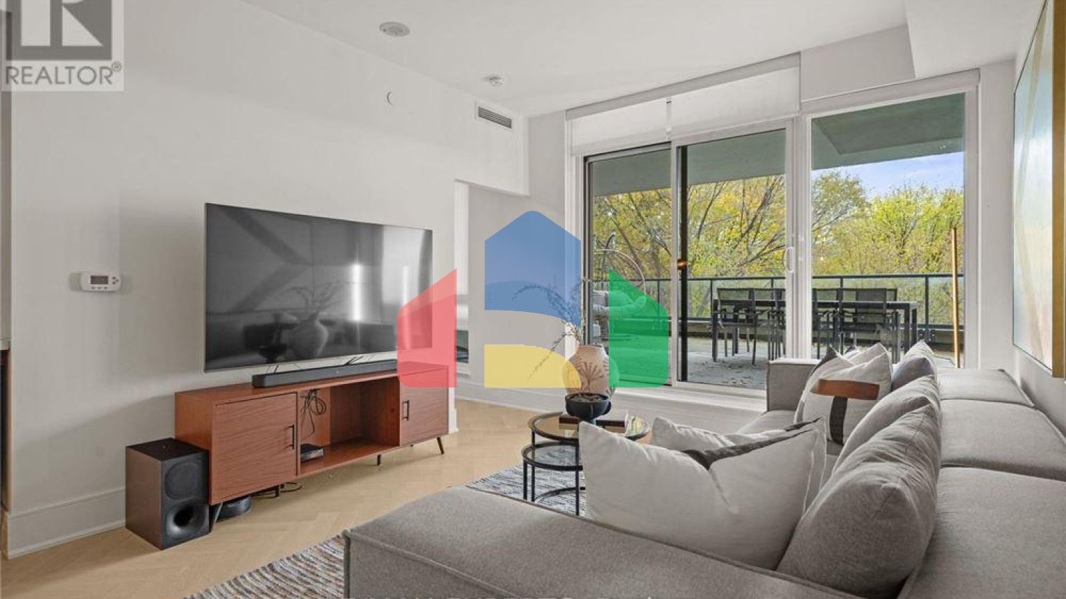 Residential - Condo/Apartment - Toronto, Canada - Canada