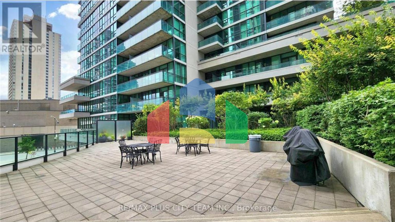 Residential - Single Family Home - Toronto, Canada - Canada