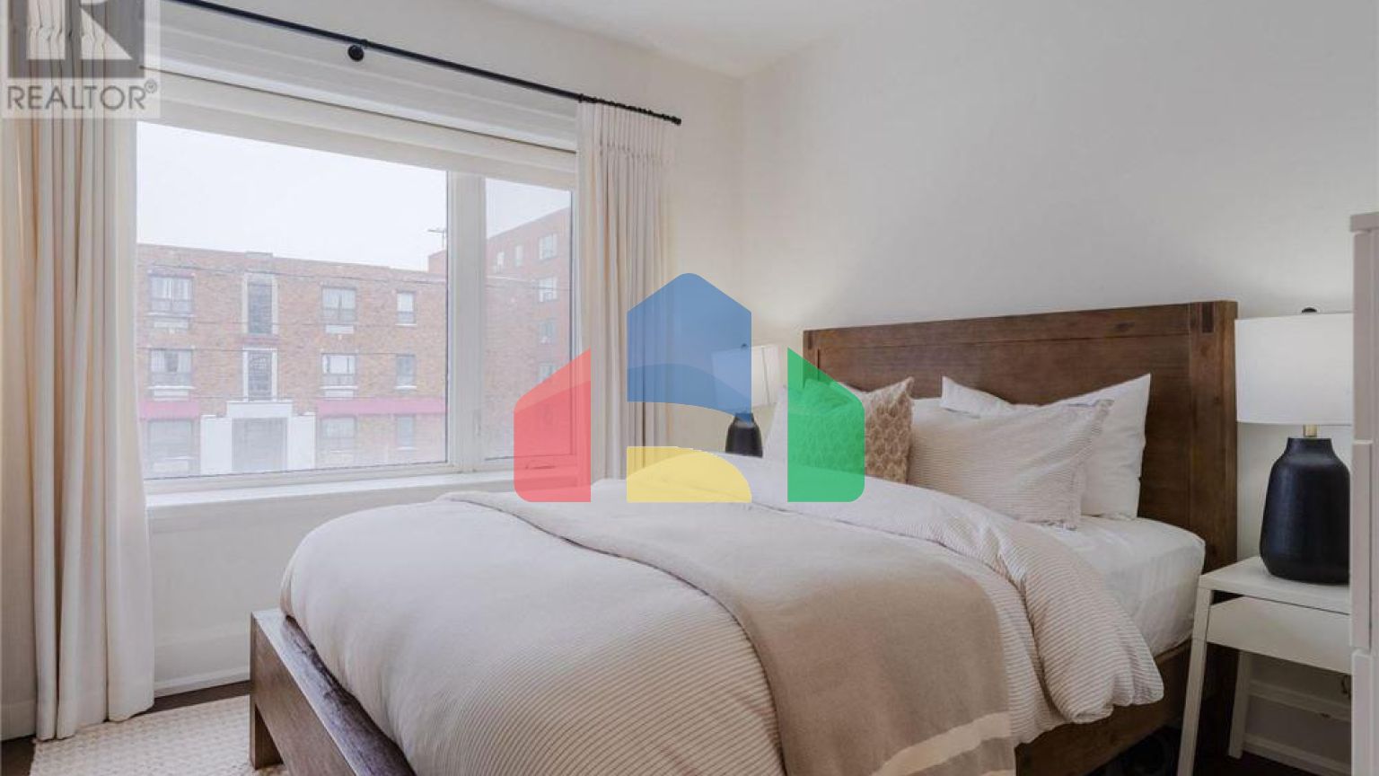 Residential - Single Family Home - Toronto, Canada - Canada