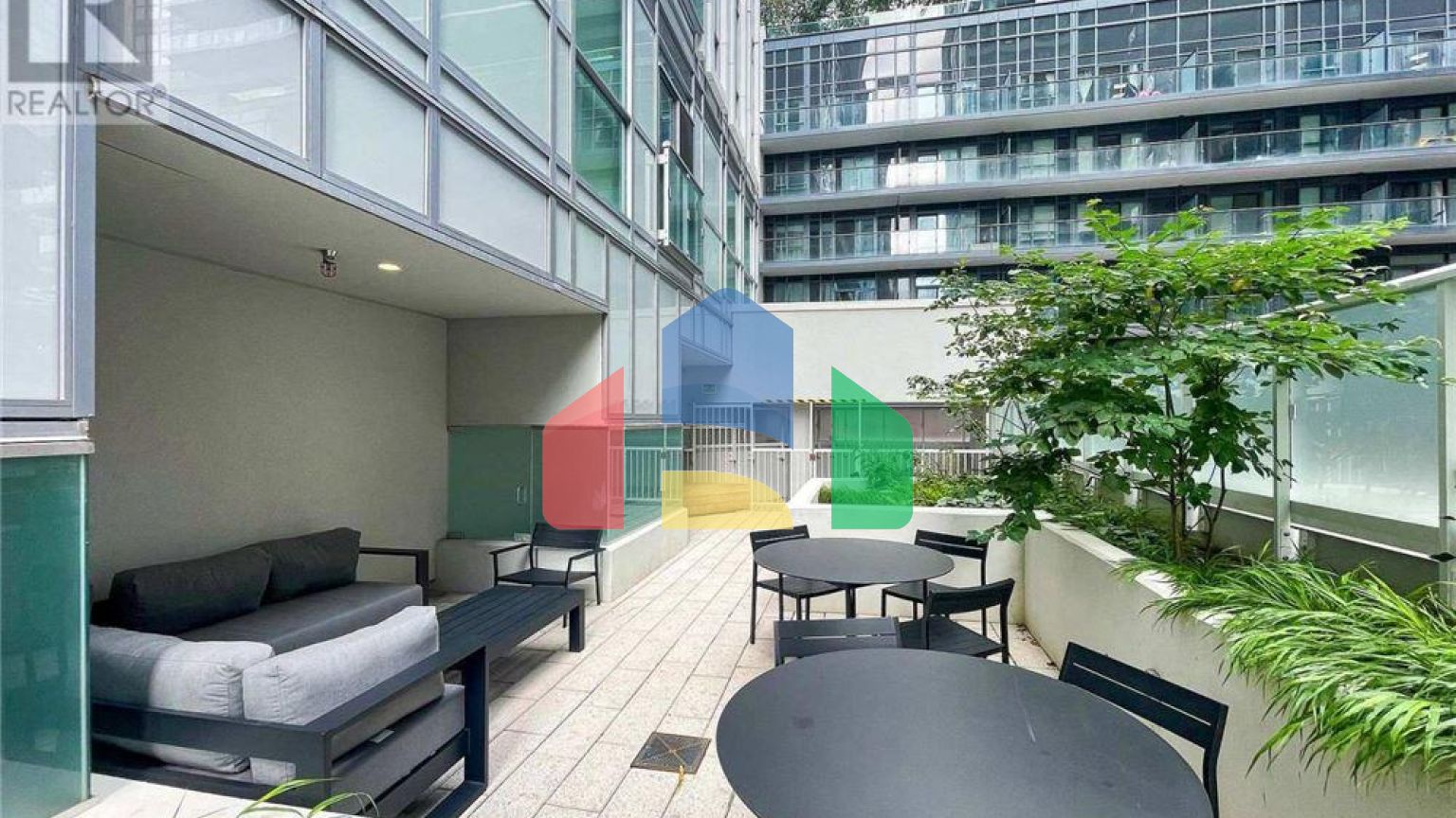 Residential - Single Family Home - Toronto, Canada - Canada