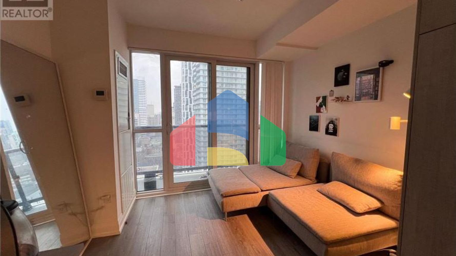 Residential - Single Family Home - Toronto, Canada - Canada