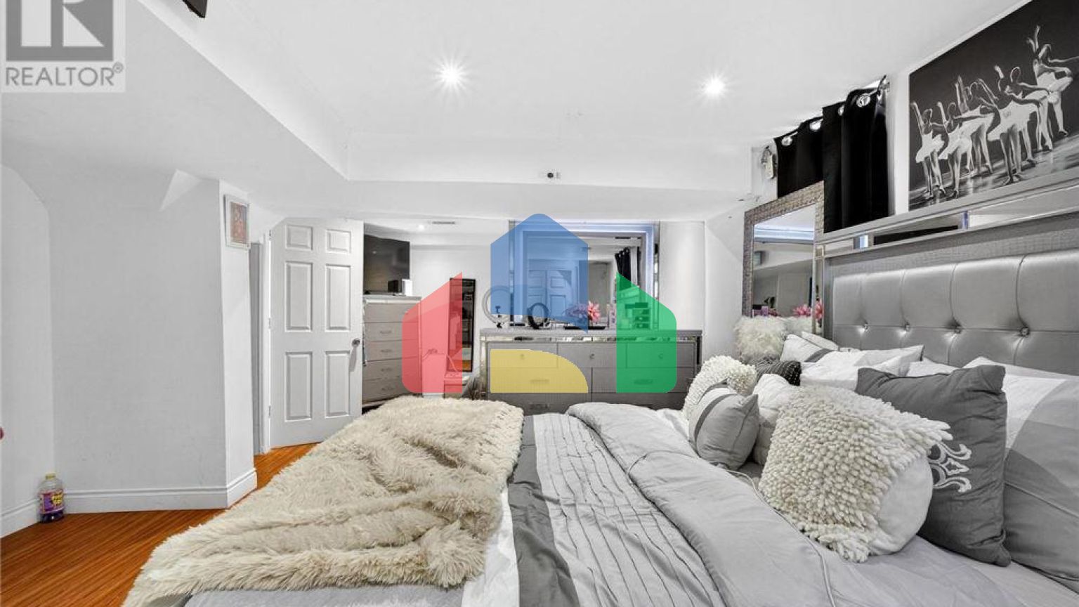 Residential - Single Family Home - Toronto, Canada - Canada