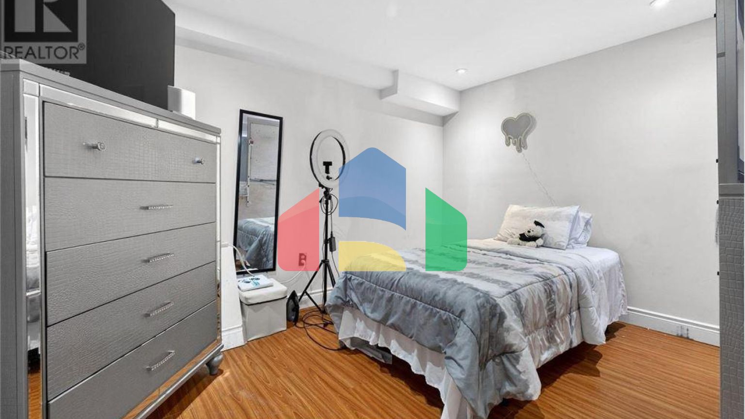 Residential - Single Family Home - Toronto, Canada - Canada