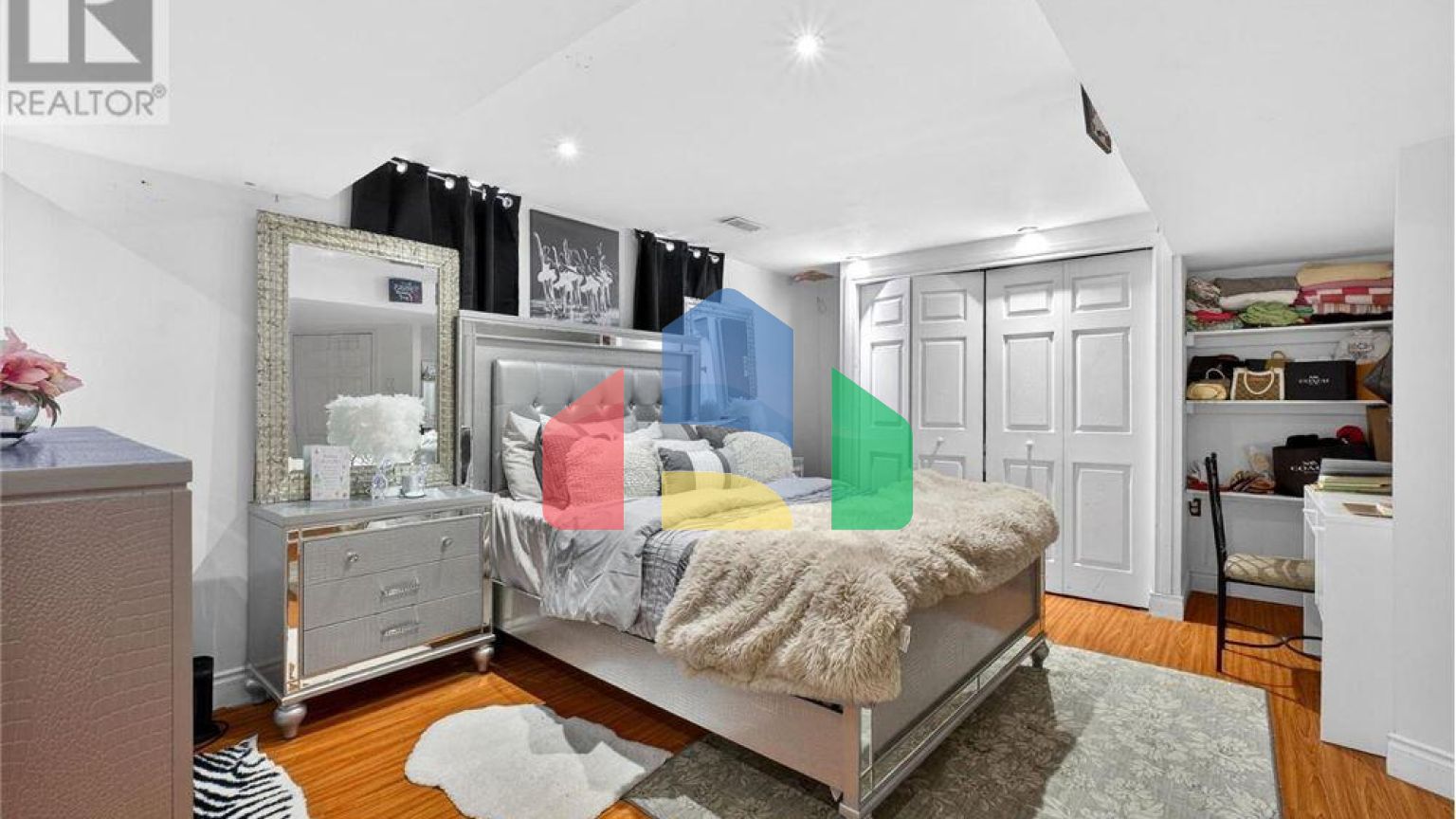 Residential - Single Family Home - Toronto, Canada - Canada