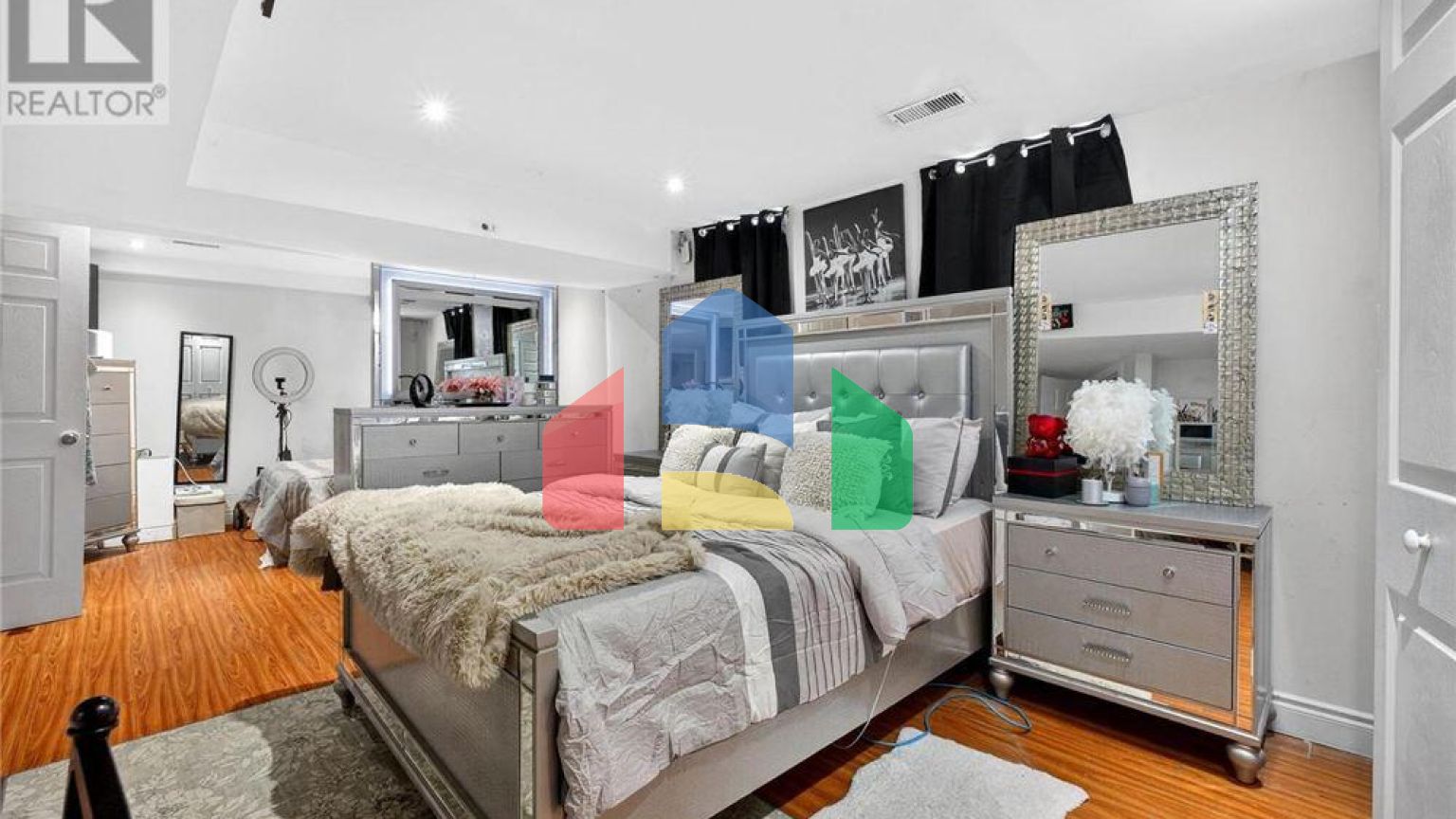 Residential - Single Family Home - Toronto, Canada - Canada