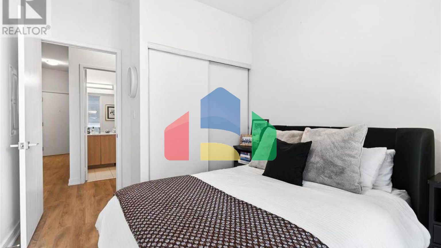 Residential - Single Family Home - Toronto, Canada - Canada