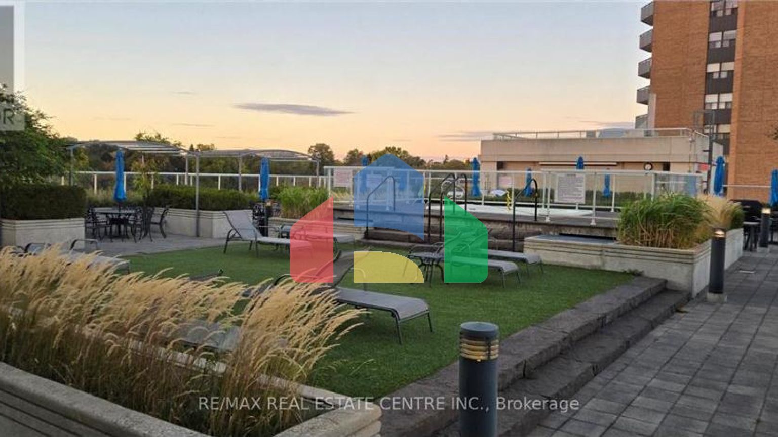 Residential - Single Family Home - Toronto, Canada - Canada