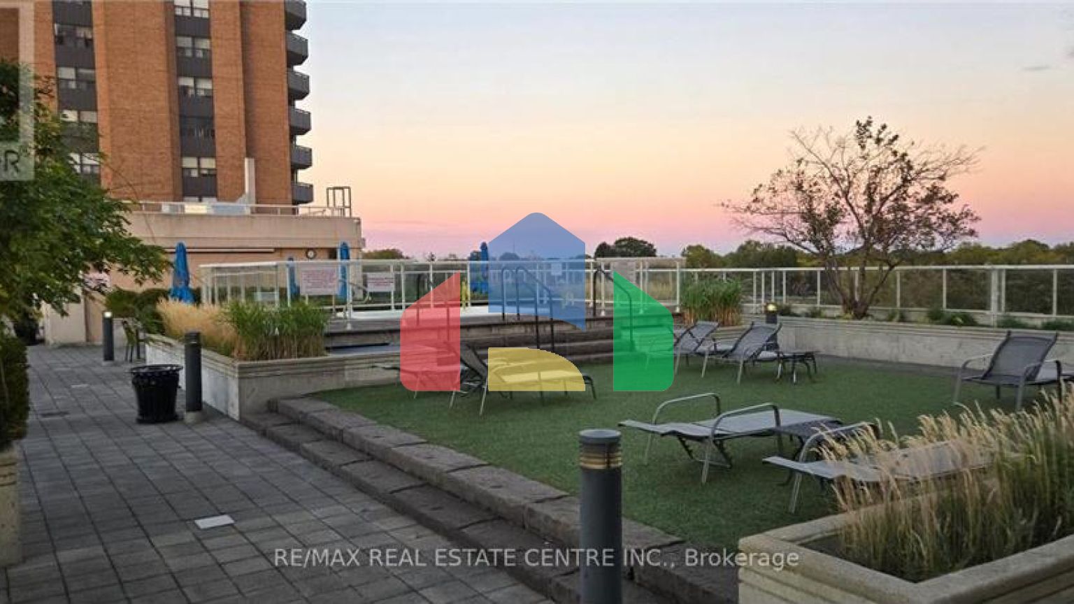 Residential - Single Family Home - Toronto, Canada - Canada