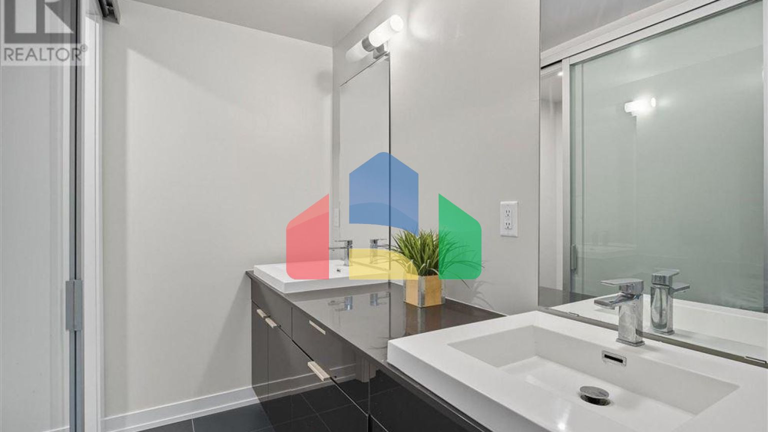 Residential - Condo/Apartment - Toronto, Canada - Canada