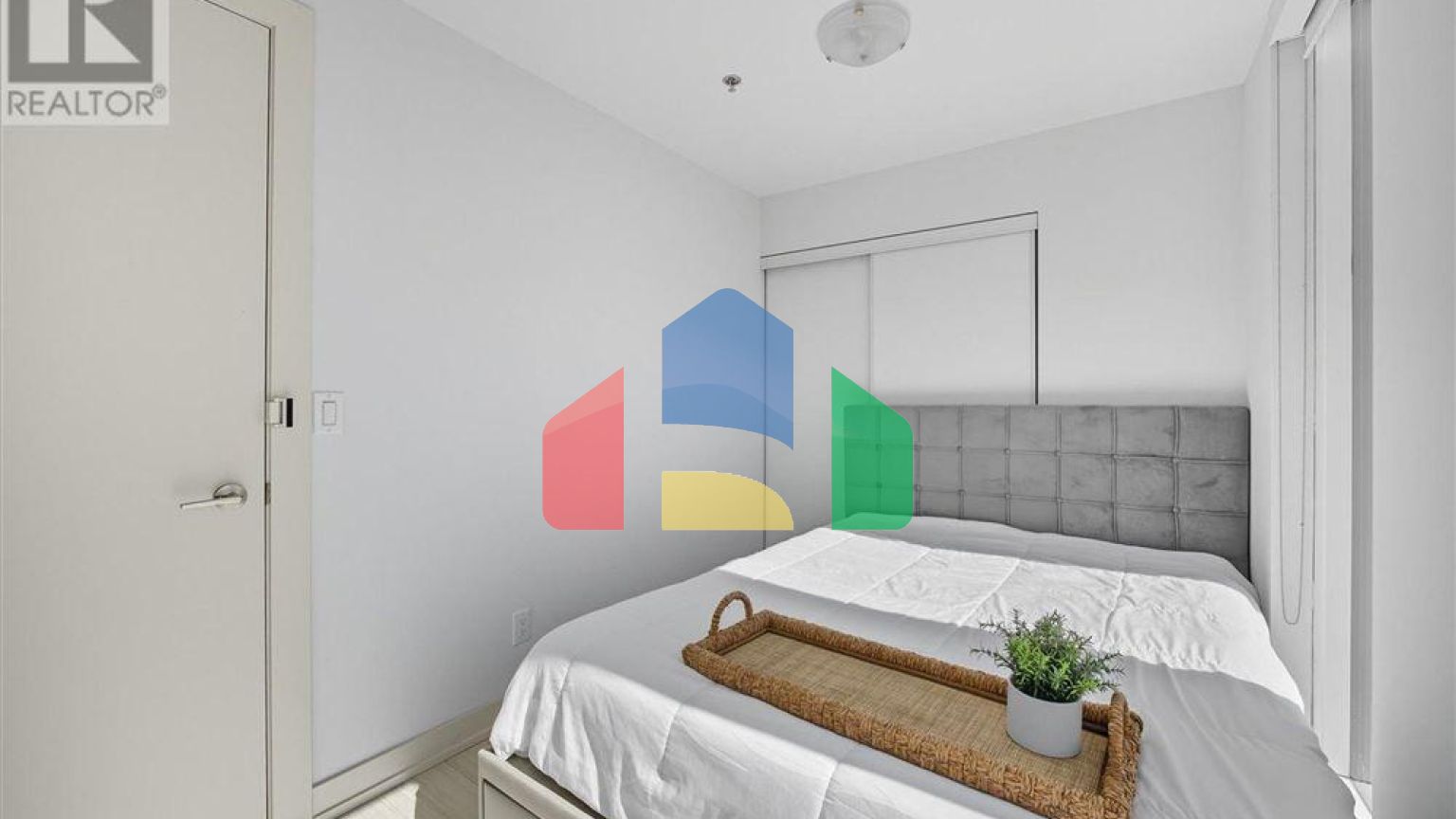 Residential - Condo/Apartment - Toronto, Canada - Canada