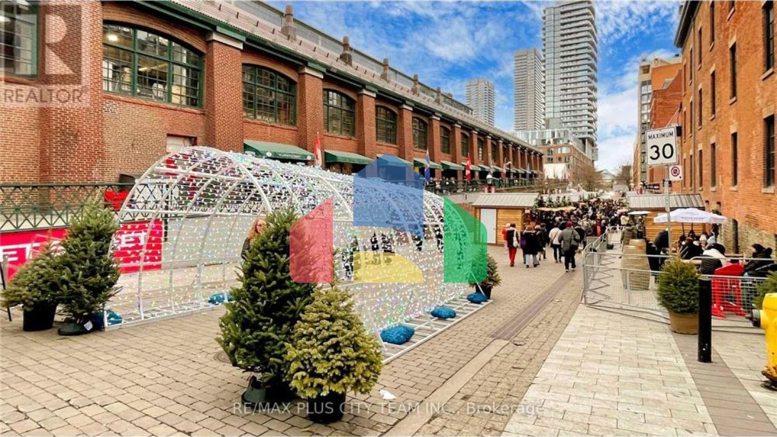 Residential - Single Family Home - Toronto, Canada - Canada