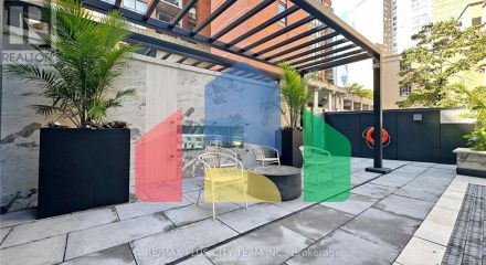 Residential - Single Family Home - Toronto, Canada - Canada