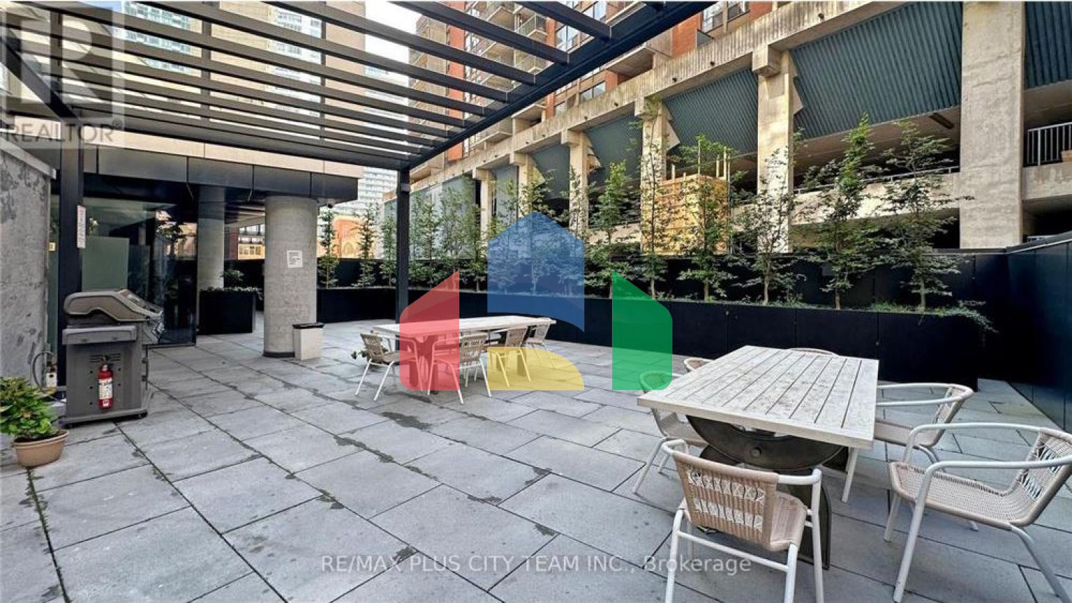 Residential - Single Family Home - Toronto, Canada - Canada