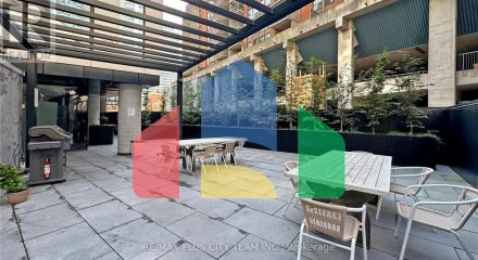 Residential - Single Family Home - Toronto, Canada - Canada