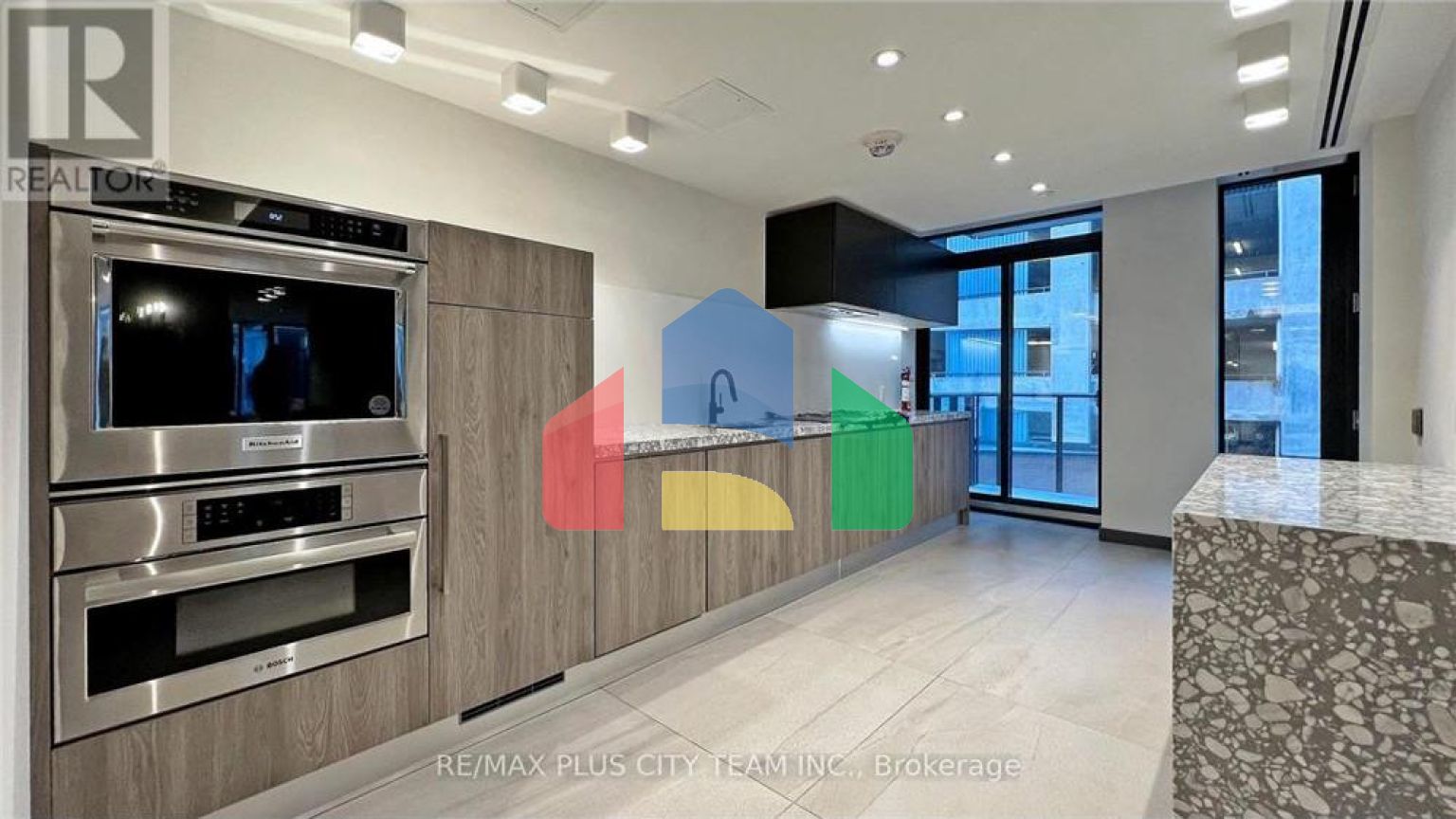 Residential - Single Family Home - Toronto, Canada - Canada