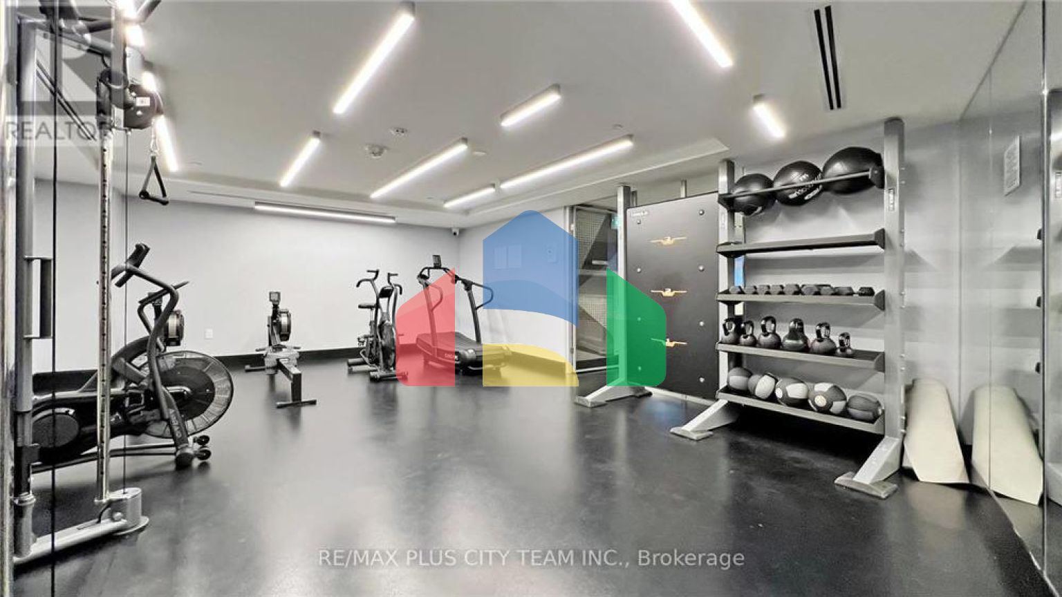 Residential - Single Family Home - Toronto, Canada - Canada