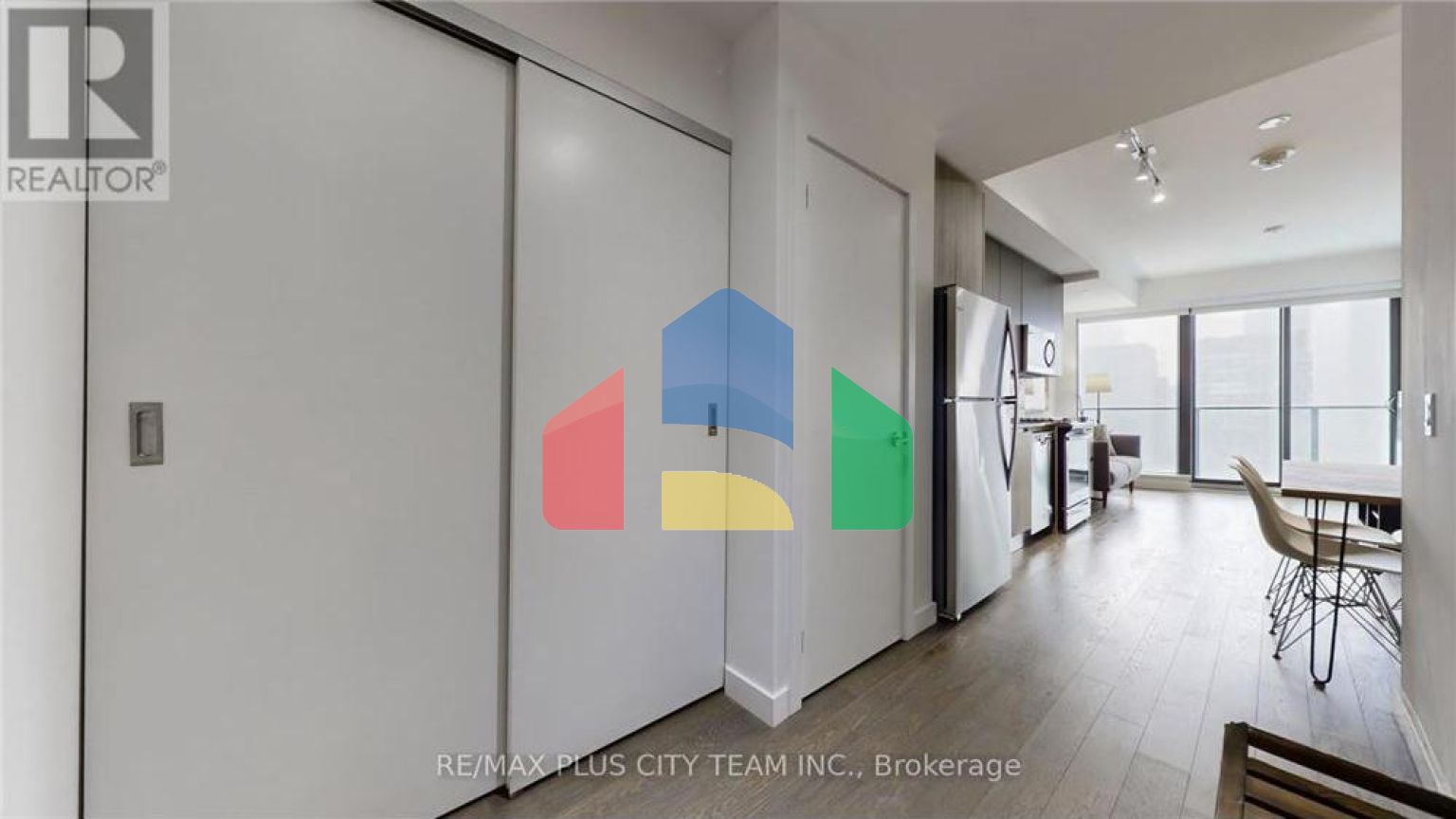 Residential - Single Family Home - Toronto, Canada - Canada