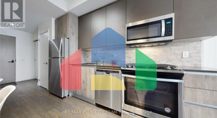 Residential - Single Family Home - Toronto, Canada - Canada