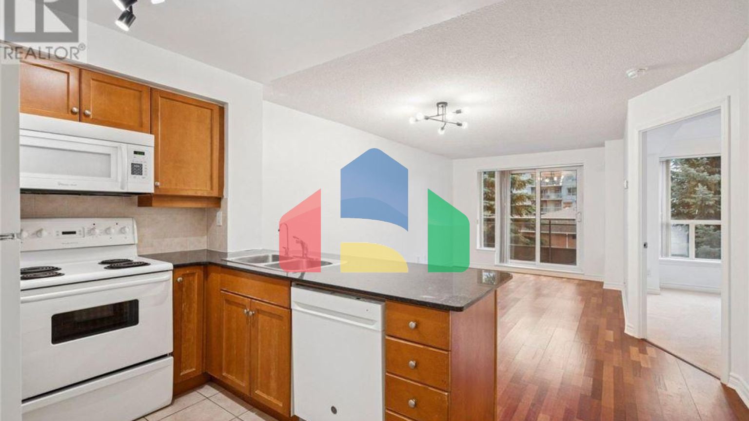 Residential - Single Family Home - Toronto, Canada - Canada