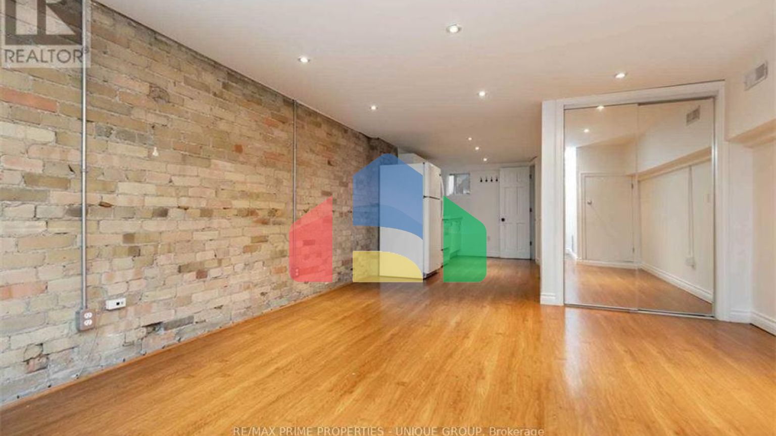 Residential - Single Family Home - Toronto, Canada - Canada