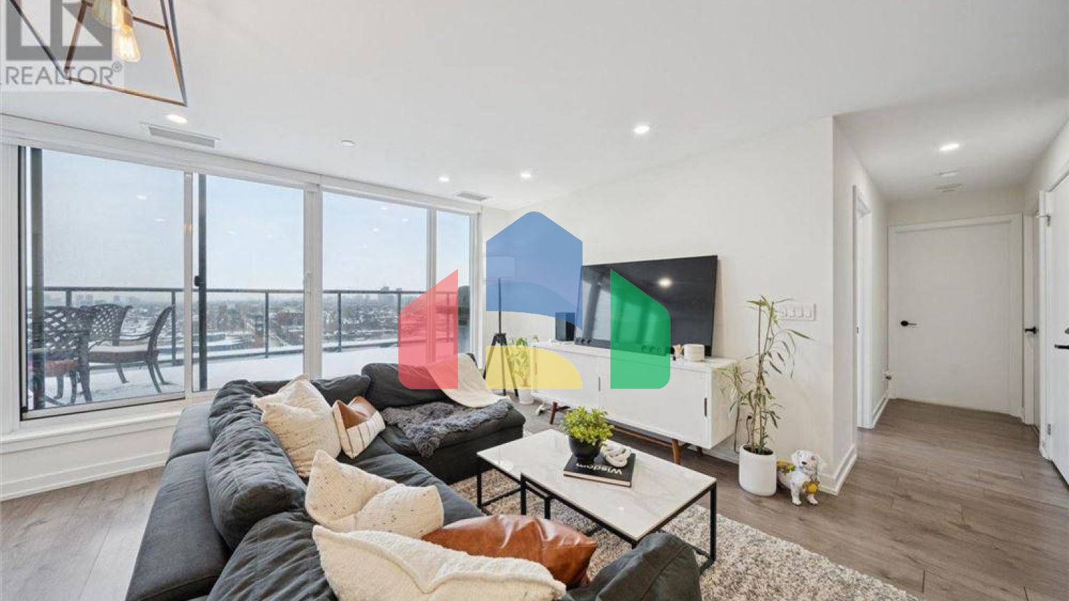 Residential - Single Family Home - Toronto, Canada - Canada