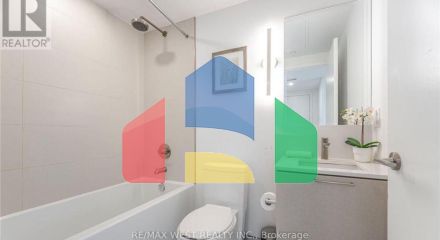 Residential - Single Family Home - Toronto, Canada - Canada