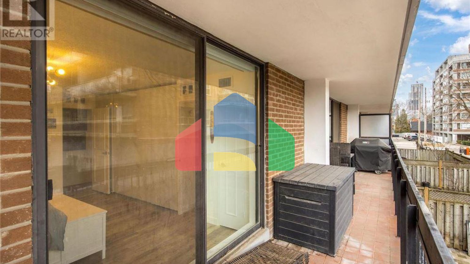 Residential - Single Family Home - Toronto, Canada - Canada