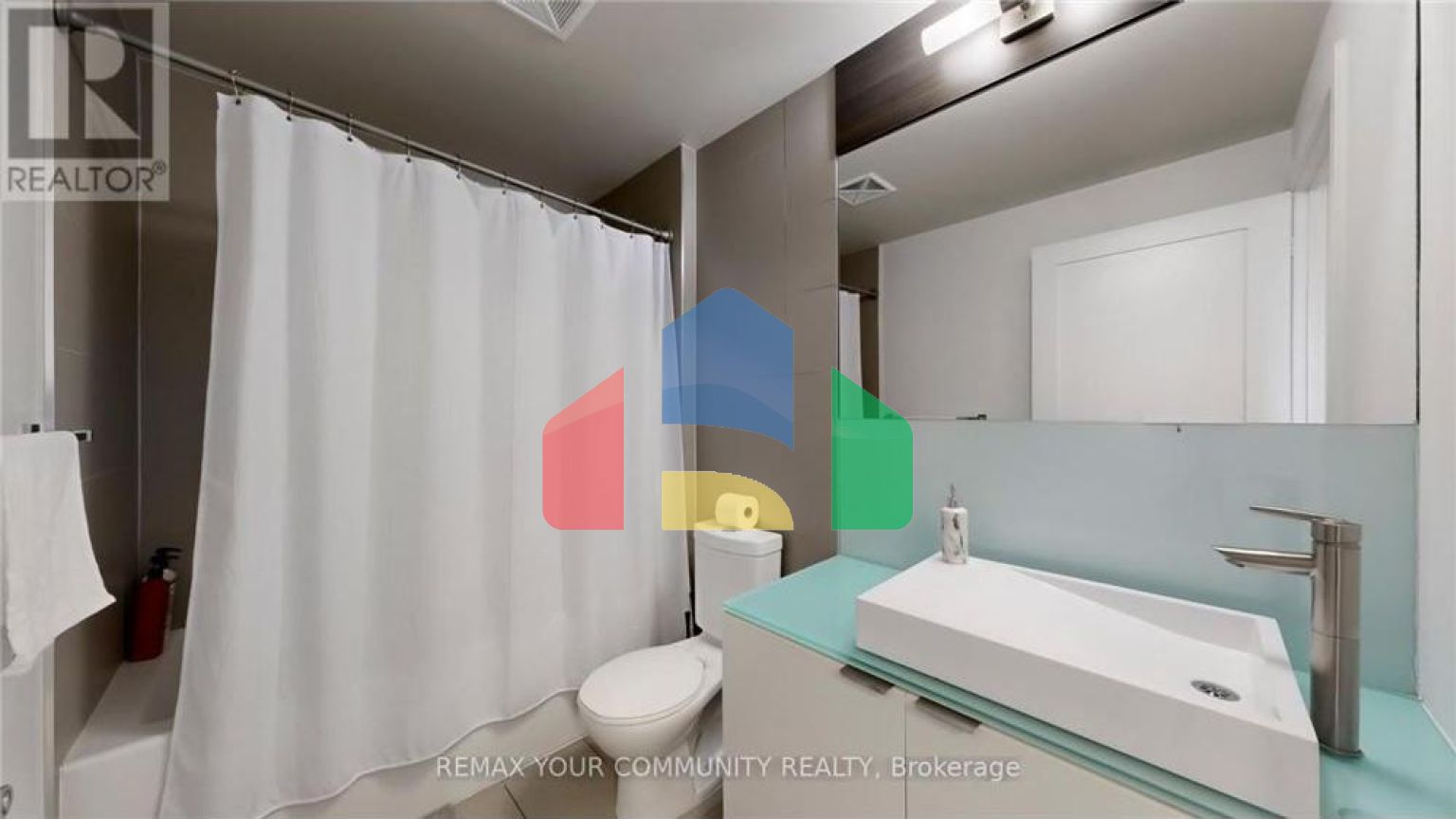 Residential - Single Family Home - Toronto, Canada - Canada