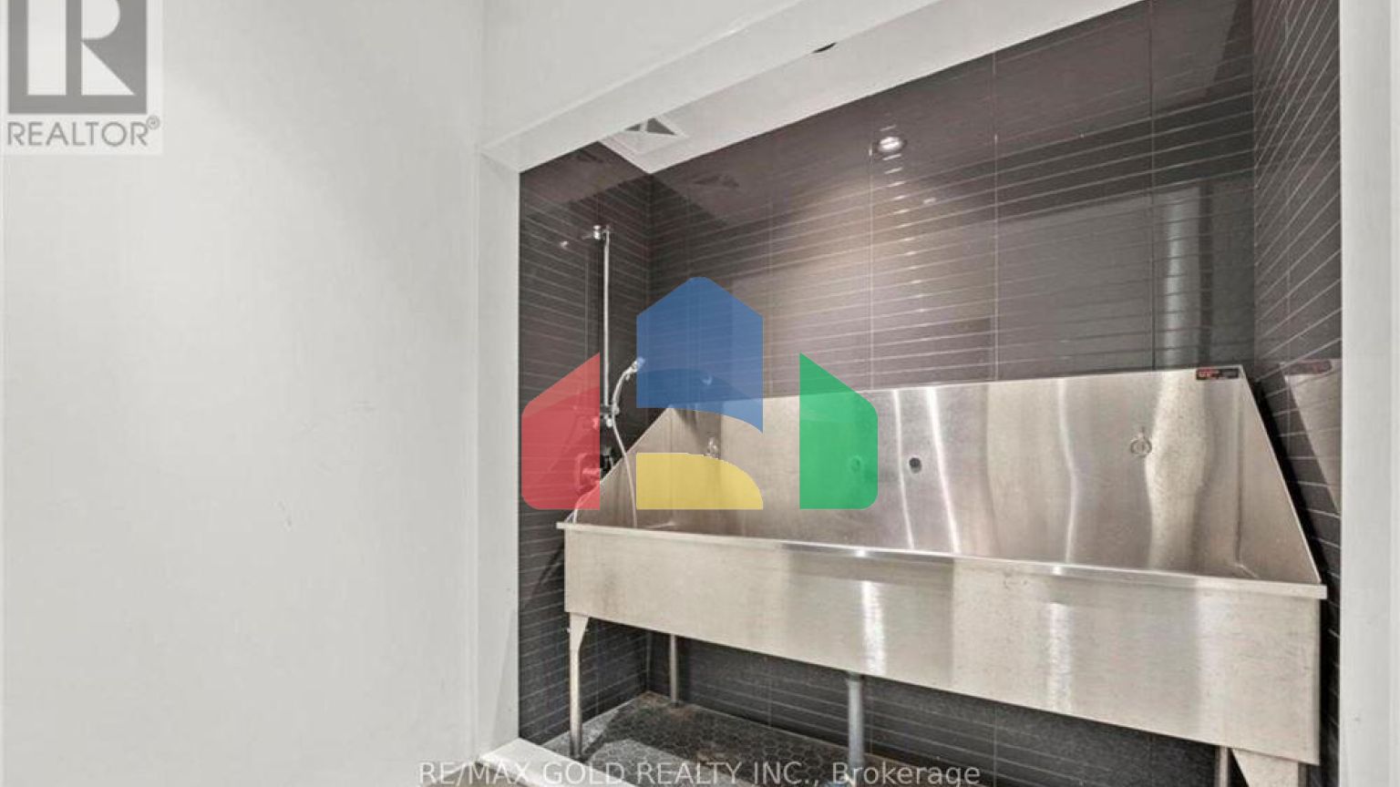 Residential - Single Family Home - Toronto, Canada - Canada