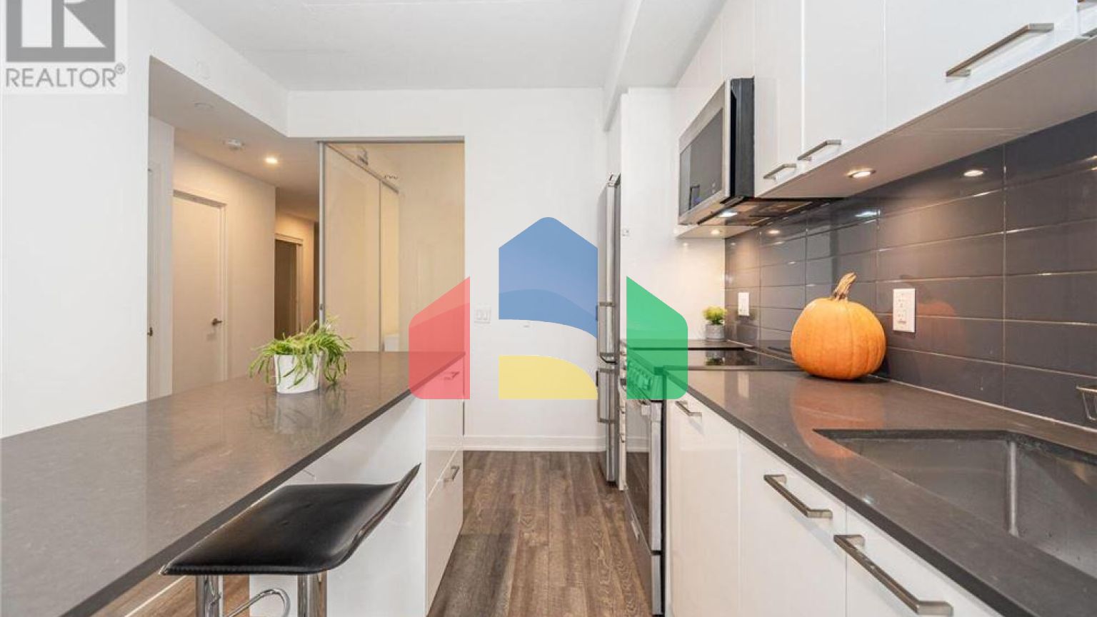 Residential - Single Family Home - Toronto, Canada - Canada