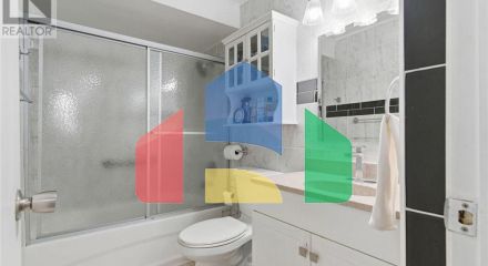 Residential - Single Family Home - Toronto, Canada - Canada