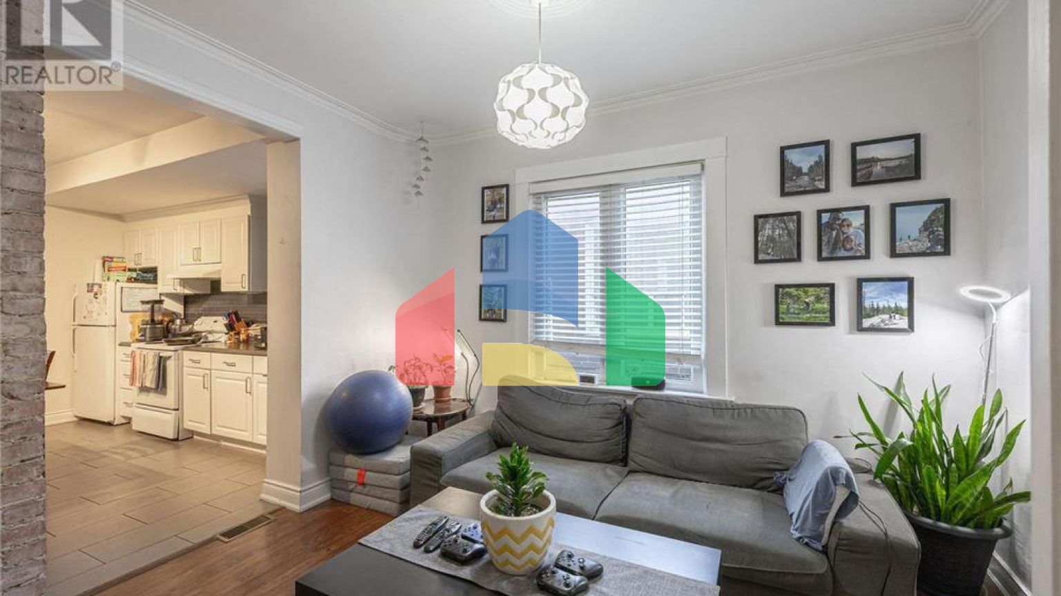 Residential - Single Family Home - Toronto, Canada - Canada