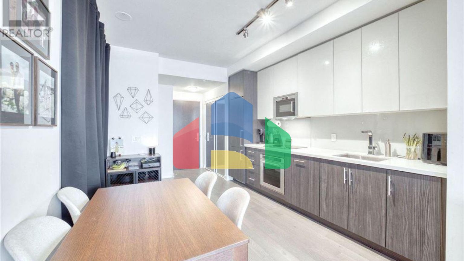 Residential - Single Family Home - Toronto, Canada - Canada